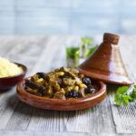 Recept: Tajine van lamsvlees met pruimen en amandelen