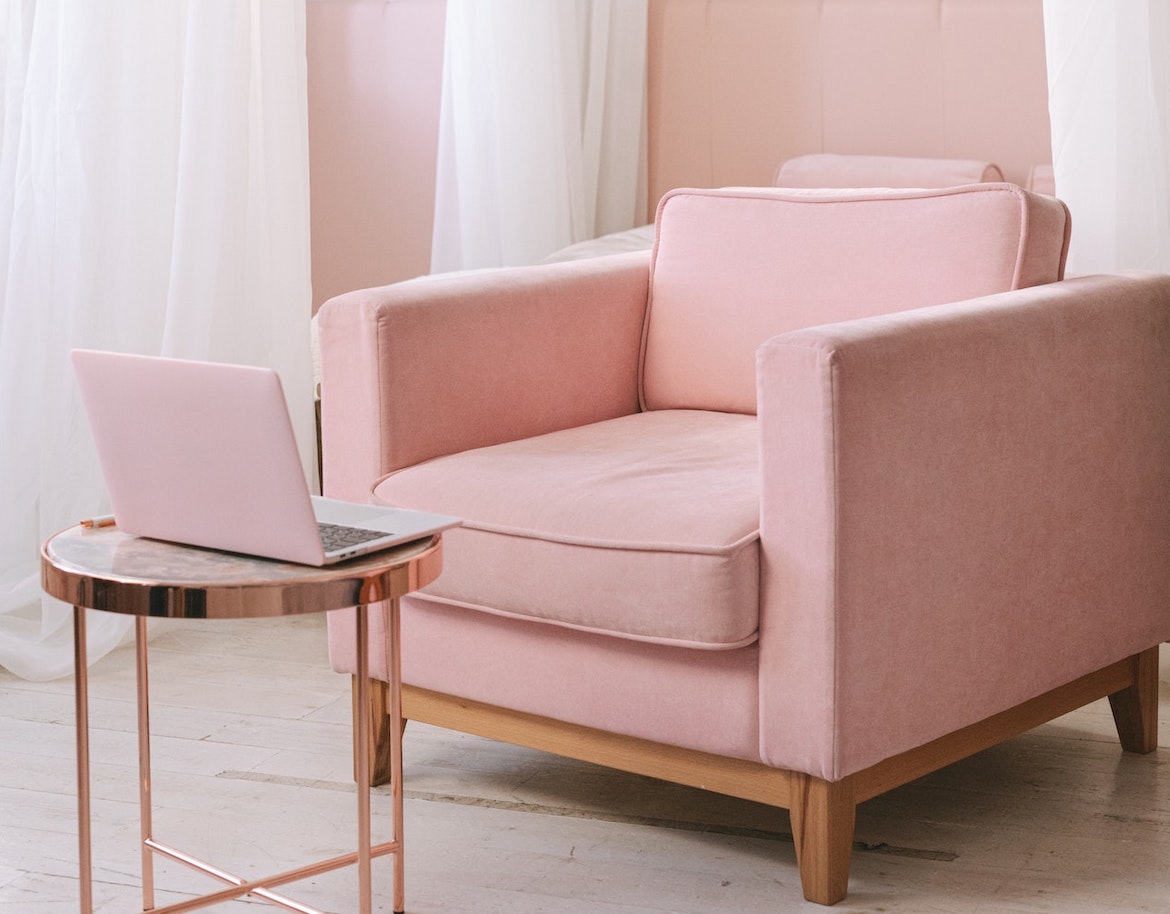 Interieurtrends voor 2023: Barbiecore, 70s Revival en Flawsome