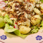 Recept - Salade met gebakken aardappelen, kip en avocado
