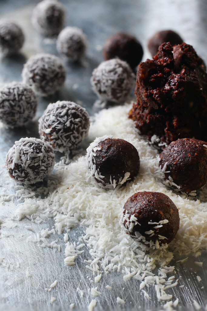 Chocoladeballetjes gezoet met dadels