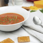 Recept: romige tomaten- en geroosterde paprikasoep