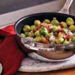 Spruitjes met spek, parmezaan en croutons
