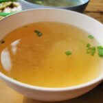 Zelfgemaakte groentebouillon: Zo kun je restjes toch opmaken