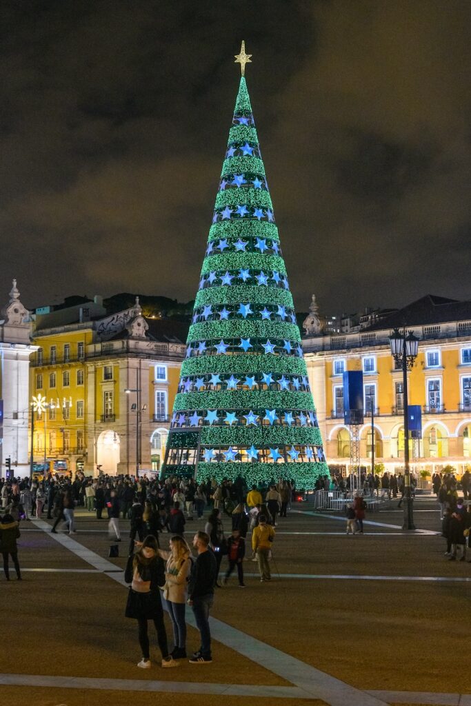 Reuzenkerstboom op Praça do Comércio