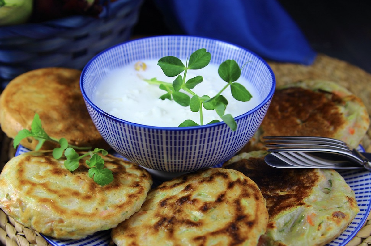 Recept: aardappelblini's met kaas en champignonsaus